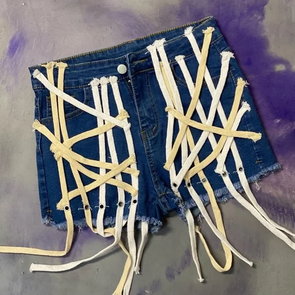 String Shorts - Picture 2 of 3